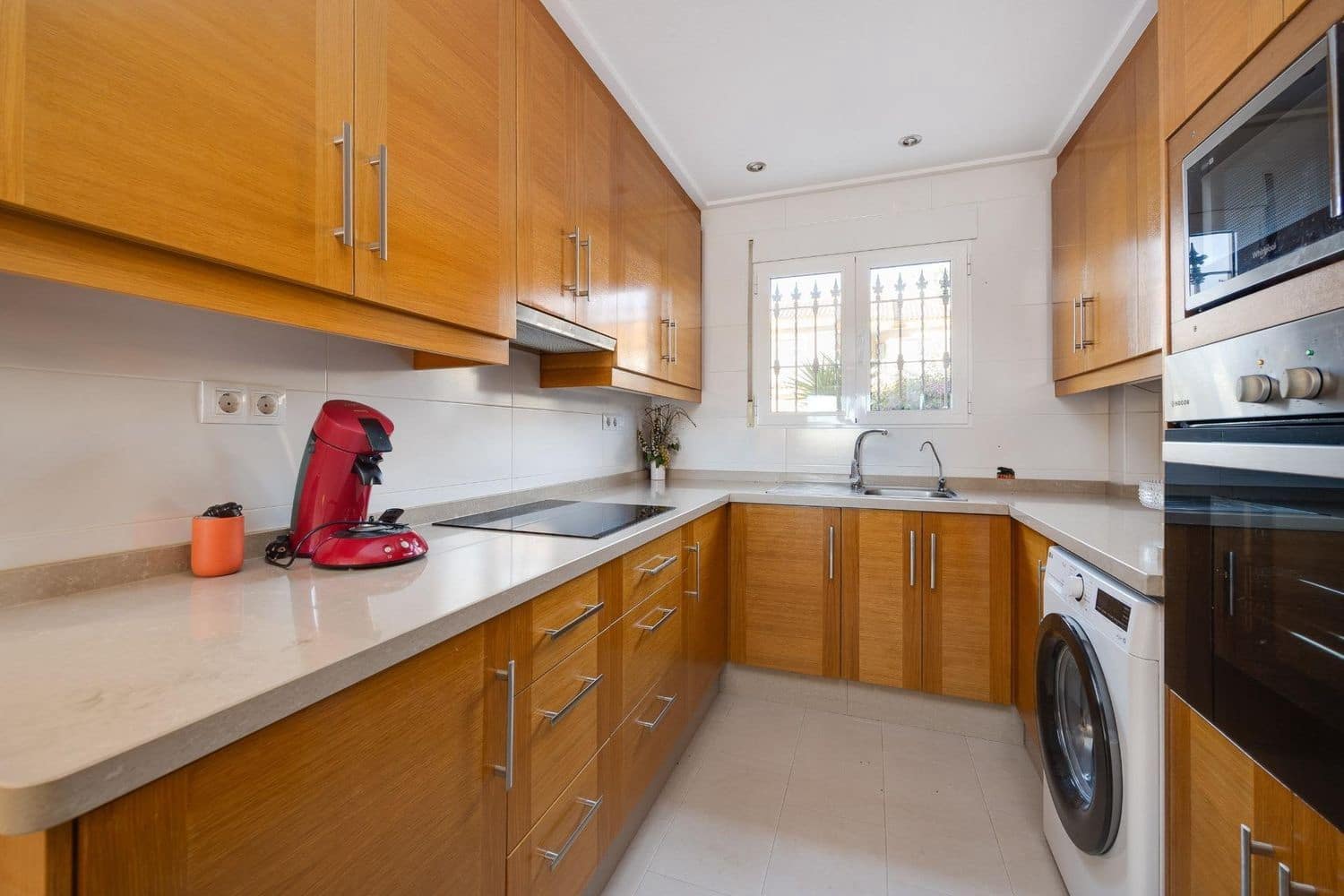 2 bedroom Apartment for sale in Alicante / Alacant city with pool garage - € 195,000 (Ref: 9868042)