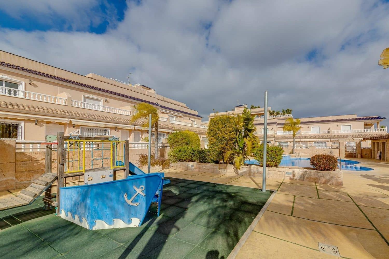 2 bedroom Apartment for sale in Alicante / Alacant city with pool garage - € 195,000 (Ref: 9868042)