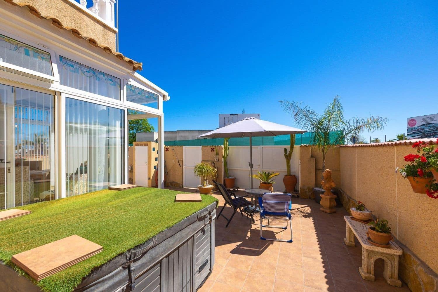 Chalet de 3 habitaciones en Playa Flamenca en venta con garaje - 229.000 € (Ref: 9868043)