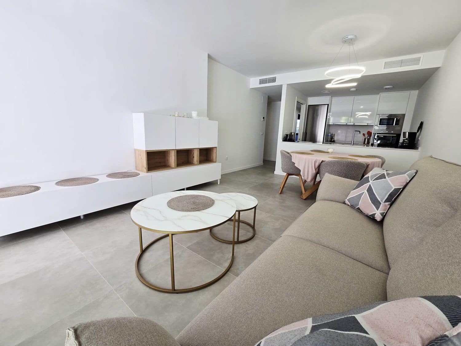 2 soveværelse Lejlighed til salg i Dehesa de Campoamor med swimmingpool garage - € 275.000 (Ref: 9880636)