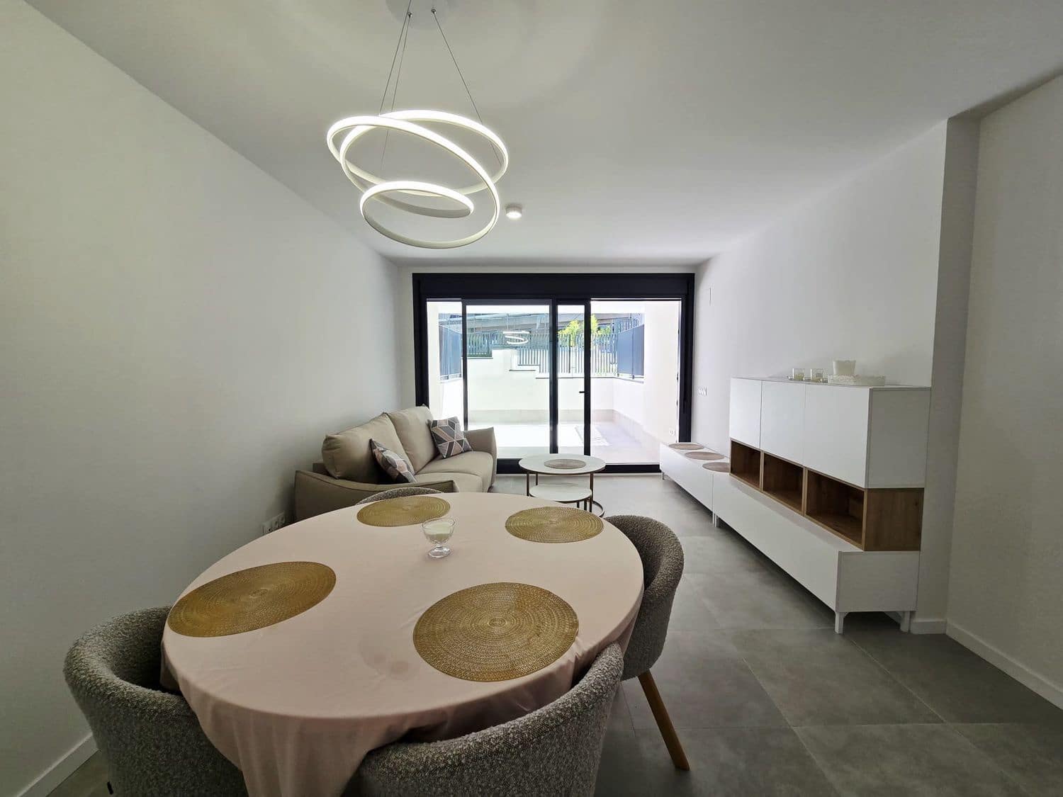 2 soveværelse Lejlighed til salg i Dehesa de Campoamor med swimmingpool garage - € 275.000 (Ref: 9880636)
