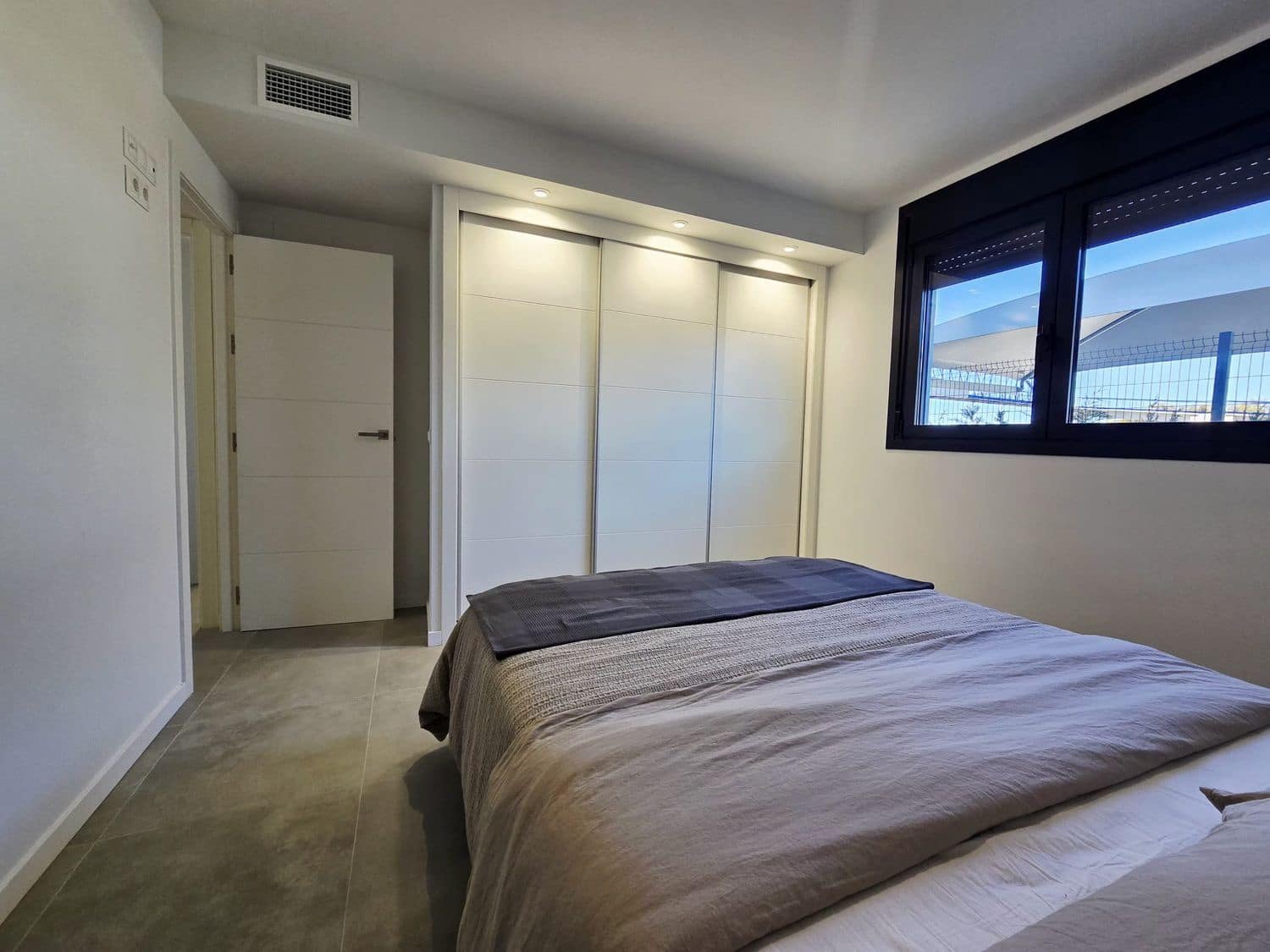 2 soveværelse Lejlighed til salg i Dehesa de Campoamor med swimmingpool garage - € 275.000 (Ref: 9880636)
