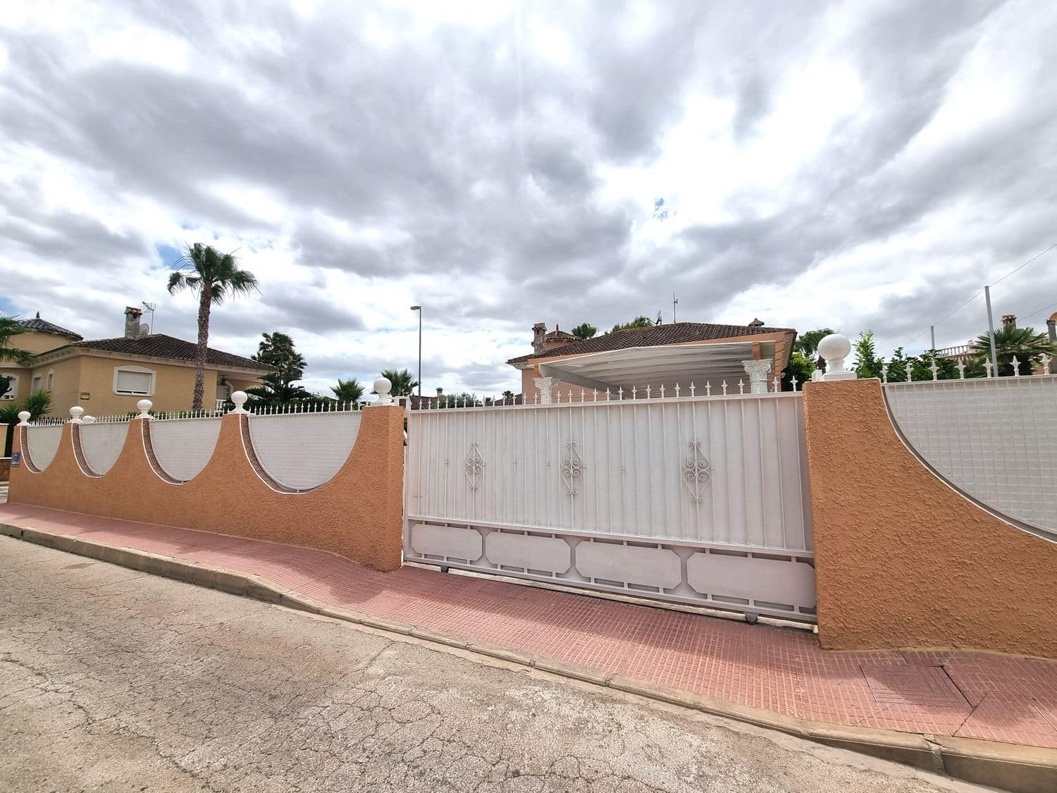 3 bedroom Villa for sale in Benferri with pool garage - € 339,000 (Ref: 9909932)