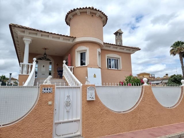 3 soveværelse Villa til salg i Benferri med swimmingpool garage - € 339.000 (Ref: 9909932)