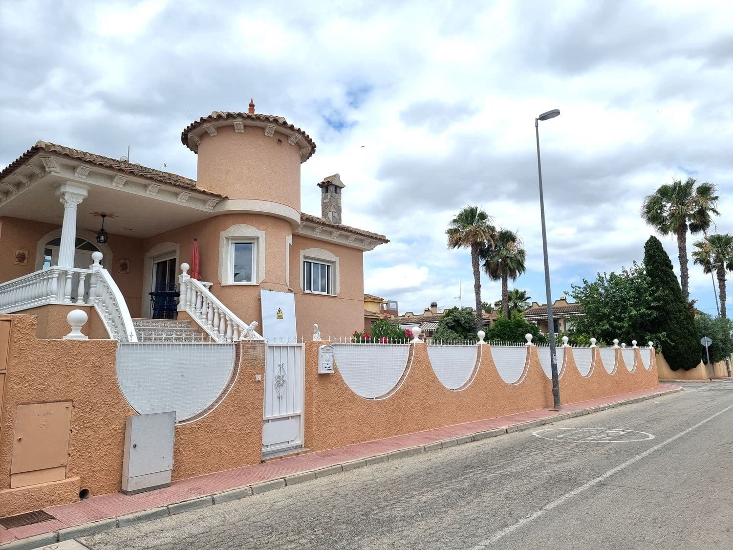 3 bedroom Villa for sale in Benferri with pool garage - € 339,000 (Ref: 9909932)