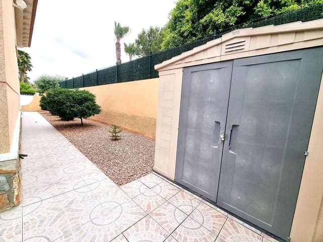 3 soveværelse Villa til salg i Benferri med swimmingpool garage - € 339.000 (Ref: 9909932)