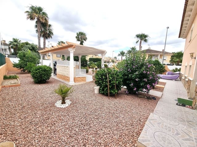3 soveværelse Villa til salg i Benferri med swimmingpool garage - € 339.000 (Ref: 9909932)