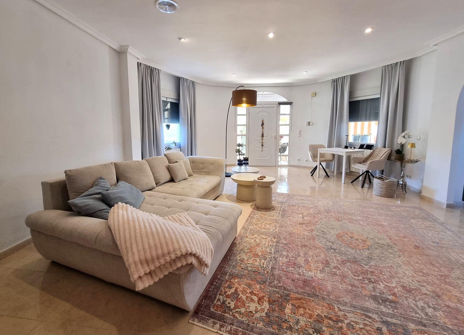 4 soverom Villa til salgs i Alicante by med svømmebasseng garasje - € 398 750 (Ref: 9958938)