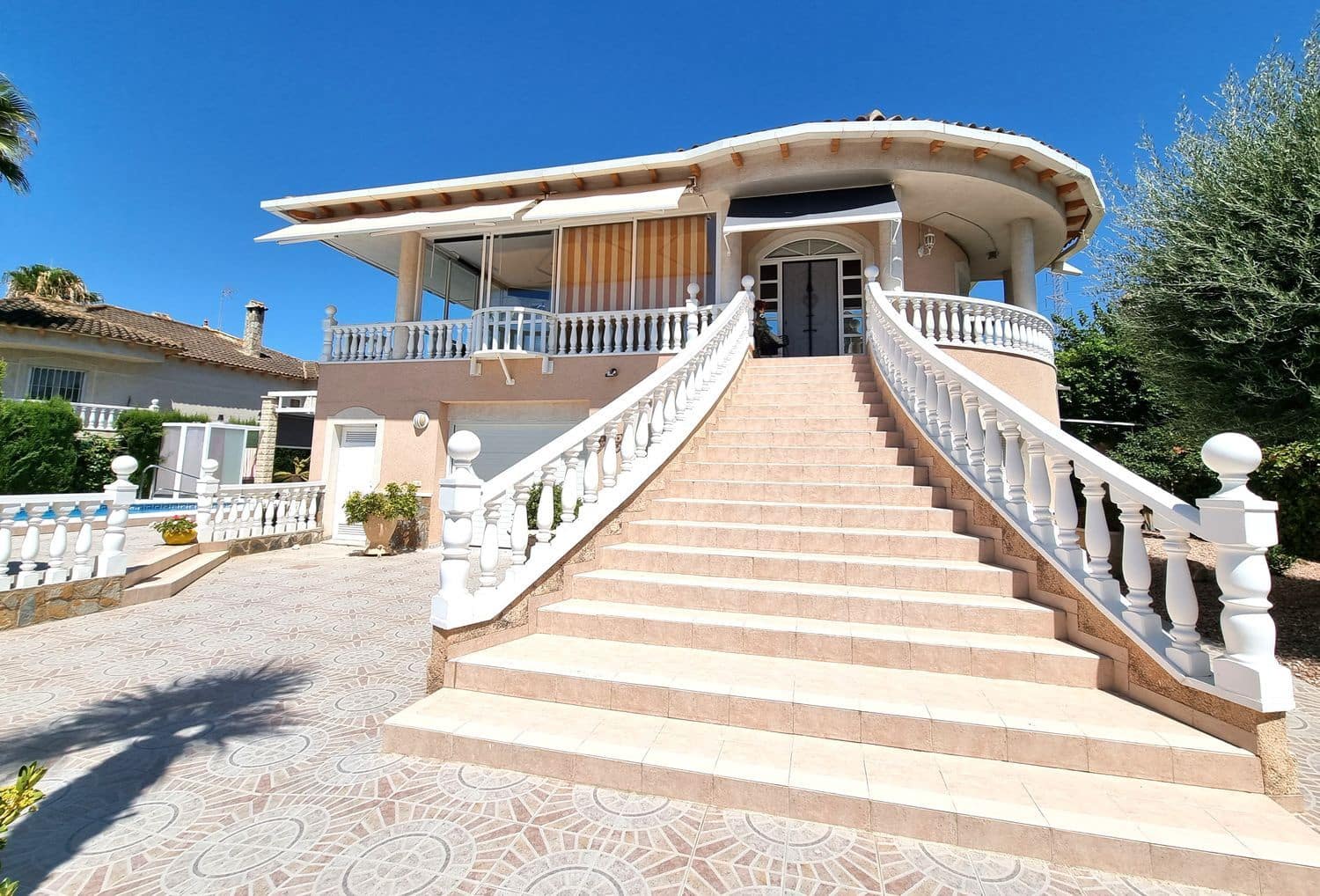 4 soverom Villa til salgs i Alicante by med svømmebasseng garasje - € 398 750 (Ref: 9958938)