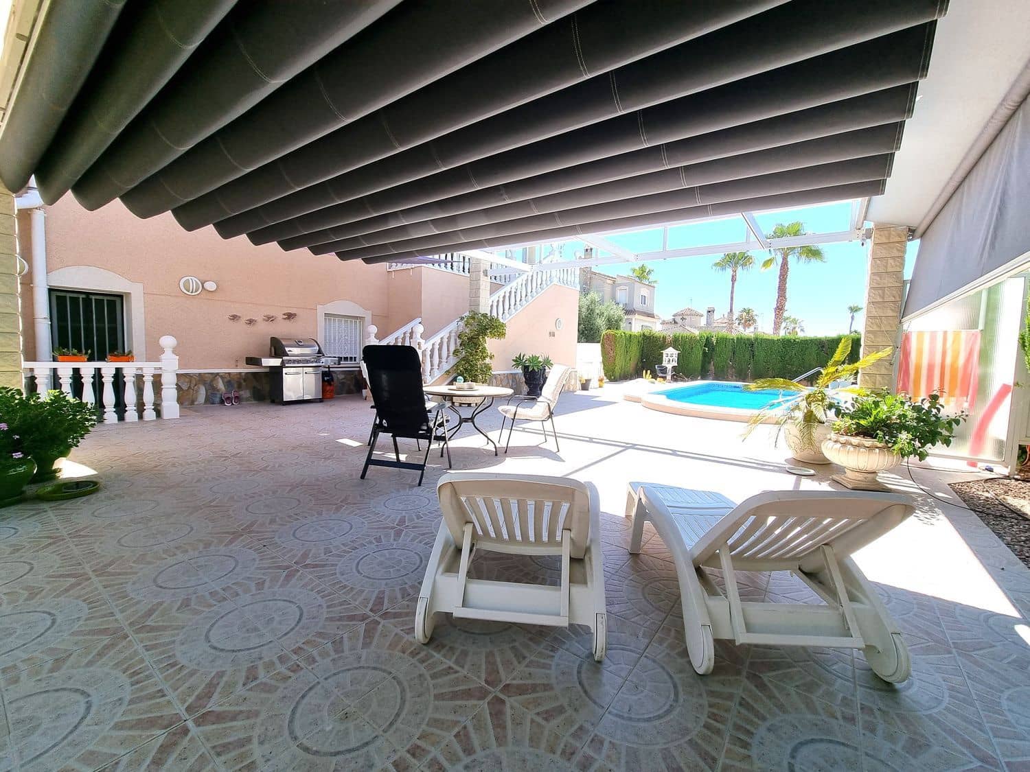 4 soverom Villa til salgs i Alicante by med svømmebasseng garasje - € 398 750 (Ref: 9958938)