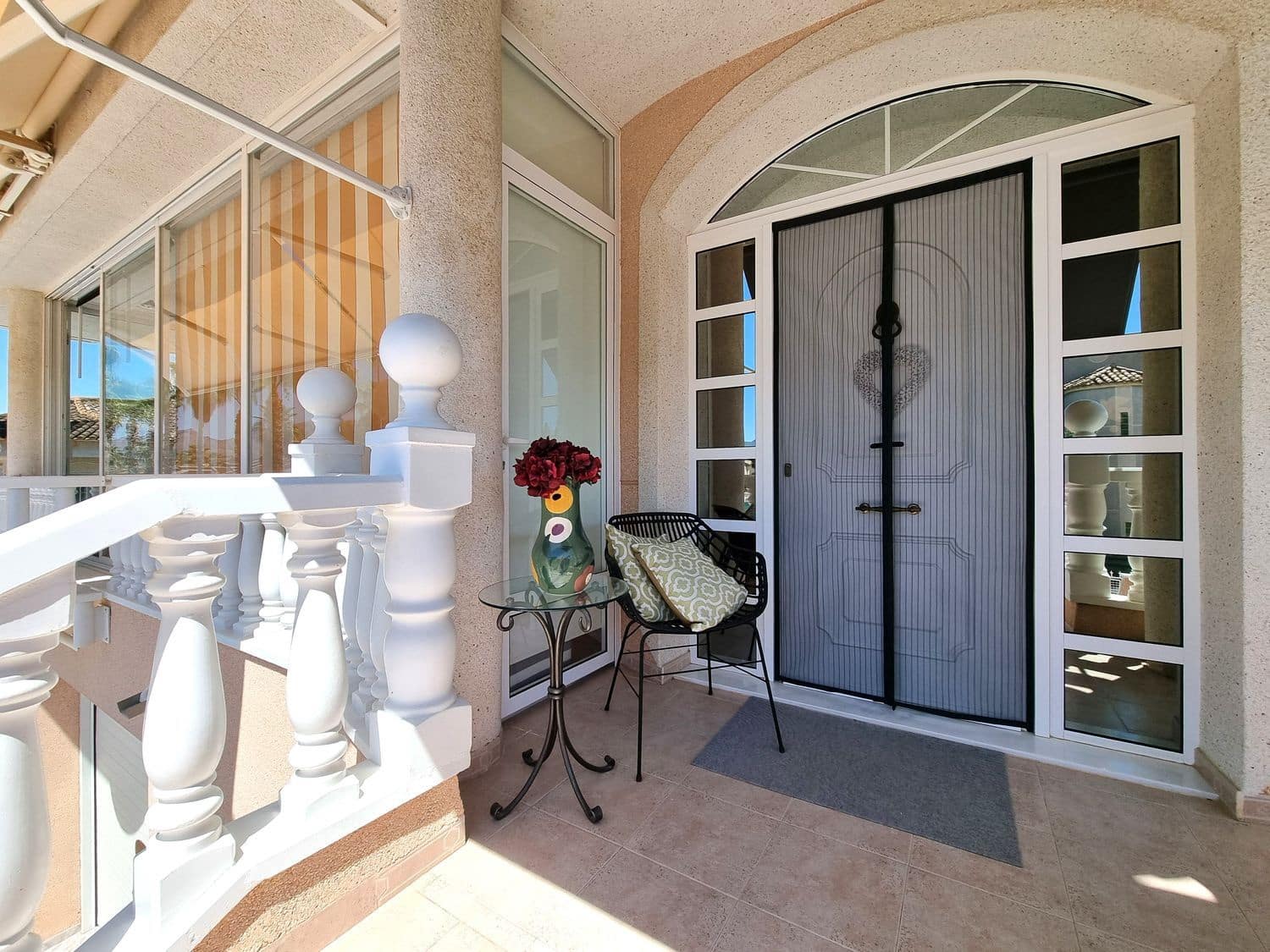 4 soverom Villa til salgs i Alicante by med svømmebasseng garasje - € 398 750 (Ref: 9958938)