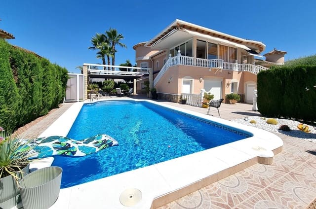 4 soveværelse Villa til salg i Benferri med swimmingpool garage - € 398.750 (Ref: 9958938)