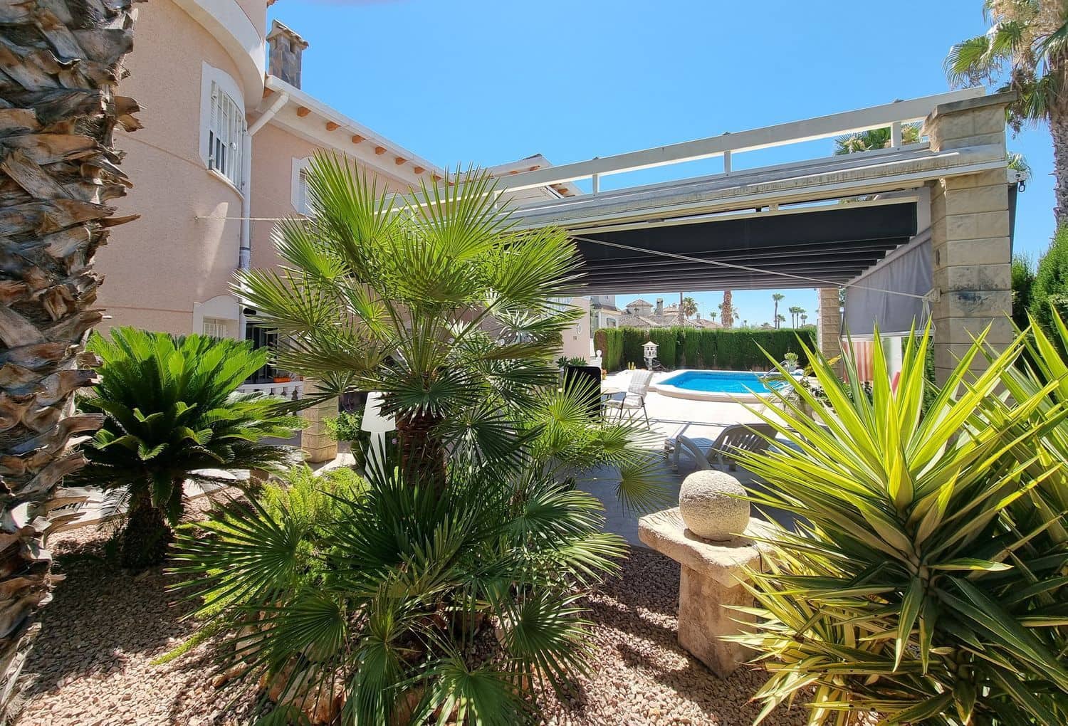 4 soverom Villa til salgs i Alicante by med svømmebasseng garasje - € 398 750 (Ref: 9958938)