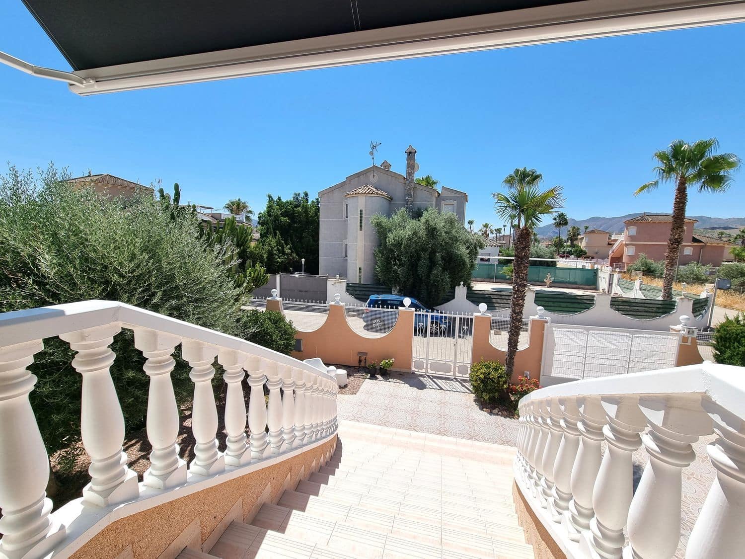 4 soverom Villa til salgs i Alicante by med svømmebasseng garasje - € 398 750 (Ref: 9958938)