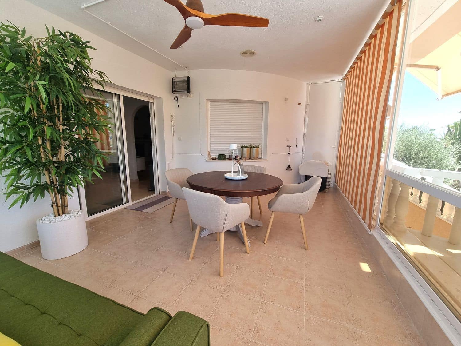4 soverom Villa til salgs i Alicante by med svømmebasseng garasje - € 398 750 (Ref: 9958938)