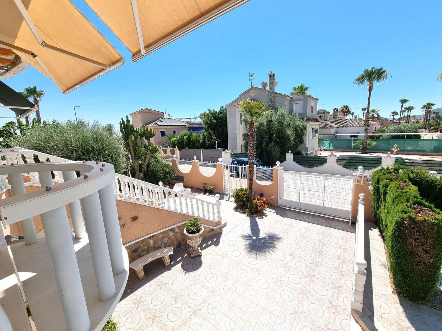 4 soverom Villa til salgs i Alicante by med svømmebasseng garasje - € 398 750 (Ref: 9958938)