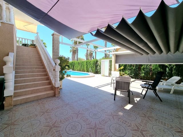 4 soveværelse Villa til salg i Benferri med swimmingpool garage - € 398.750 (Ref: 9958938)