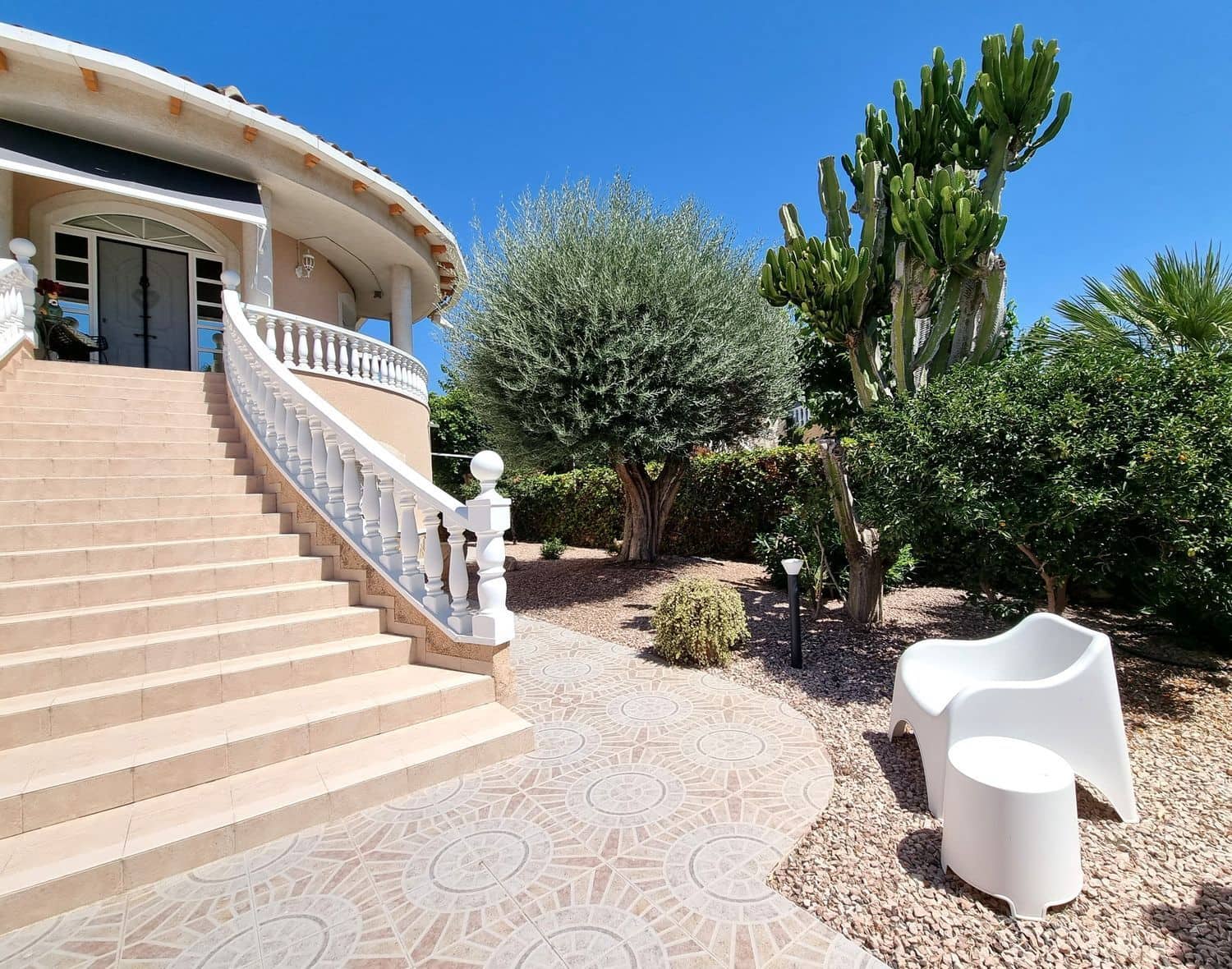 4 soverom Villa til salgs i Alicante by med svømmebasseng garasje - € 398 750 (Ref: 9958938)