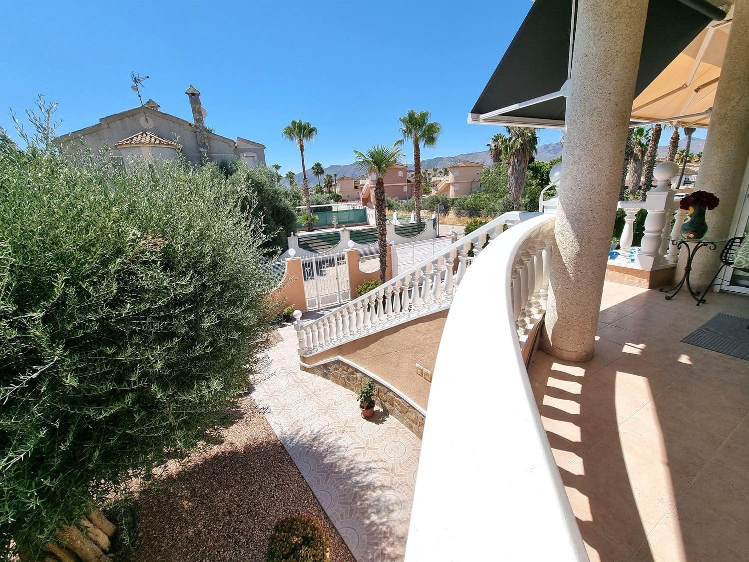 4 soverom Villa til salgs i Alicante by med svømmebasseng garasje - € 398 750 (Ref: 9958938)