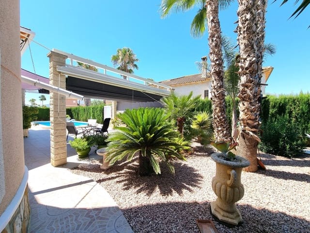 4 soveværelse Villa til salg i Benferri med swimmingpool garage - € 398.750 (Ref: 9958938)