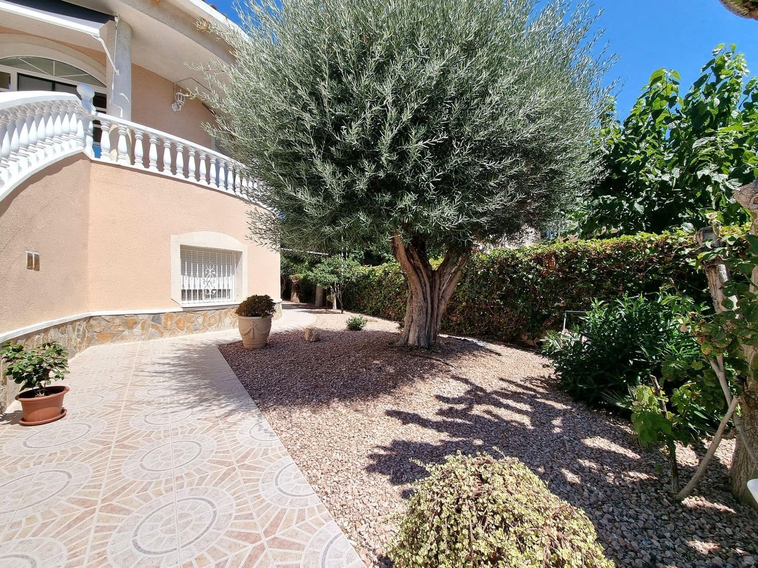 4 soverom Villa til salgs i Alicante by med svømmebasseng garasje - € 398 750 (Ref: 9958938)