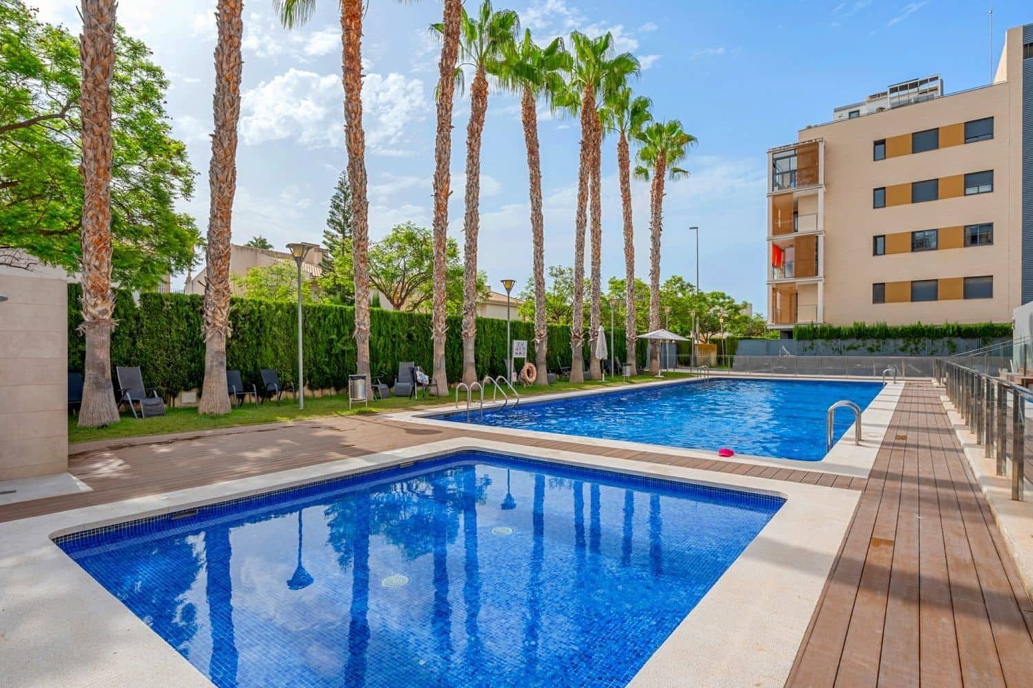 2 soverom Leilighet til salgs i Alicante by med svømmebasseng garasje - € 380 000 (Ref: 9968087)