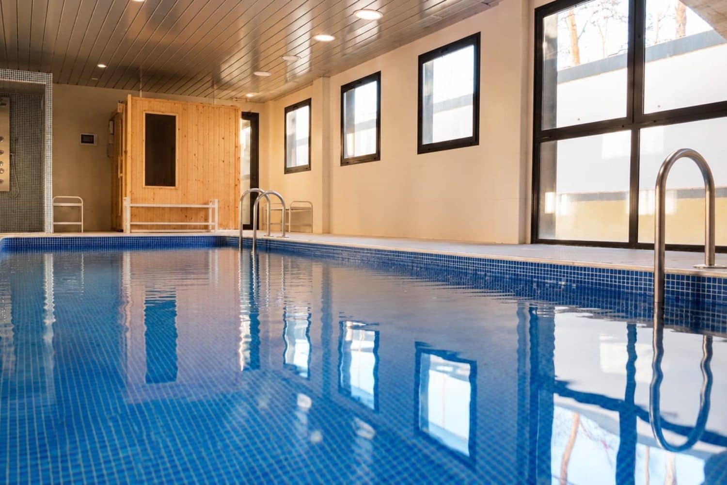 2 soverom Leilighet til salgs i Alicante by med svømmebasseng garasje - € 380 000 (Ref: 9968087)