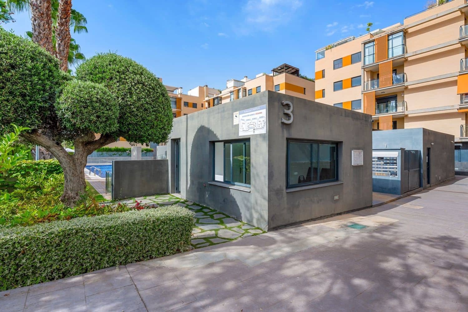2 soverom Leilighet til salgs i Alicante by med svømmebasseng garasje - € 380 000 (Ref: 9968087)