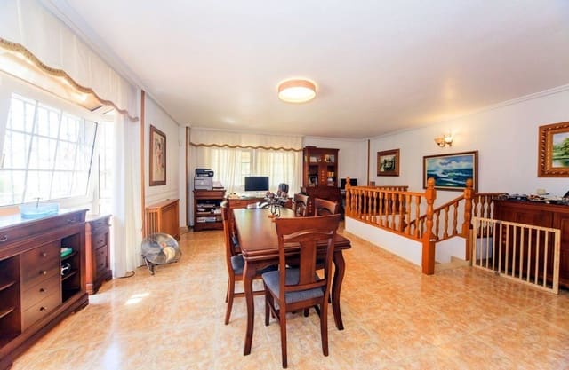 4 bedroom Villa for sale in Los Balcones - Los Altos, Orihuela with pool garage - € 490,000 (Ref: 9972459)