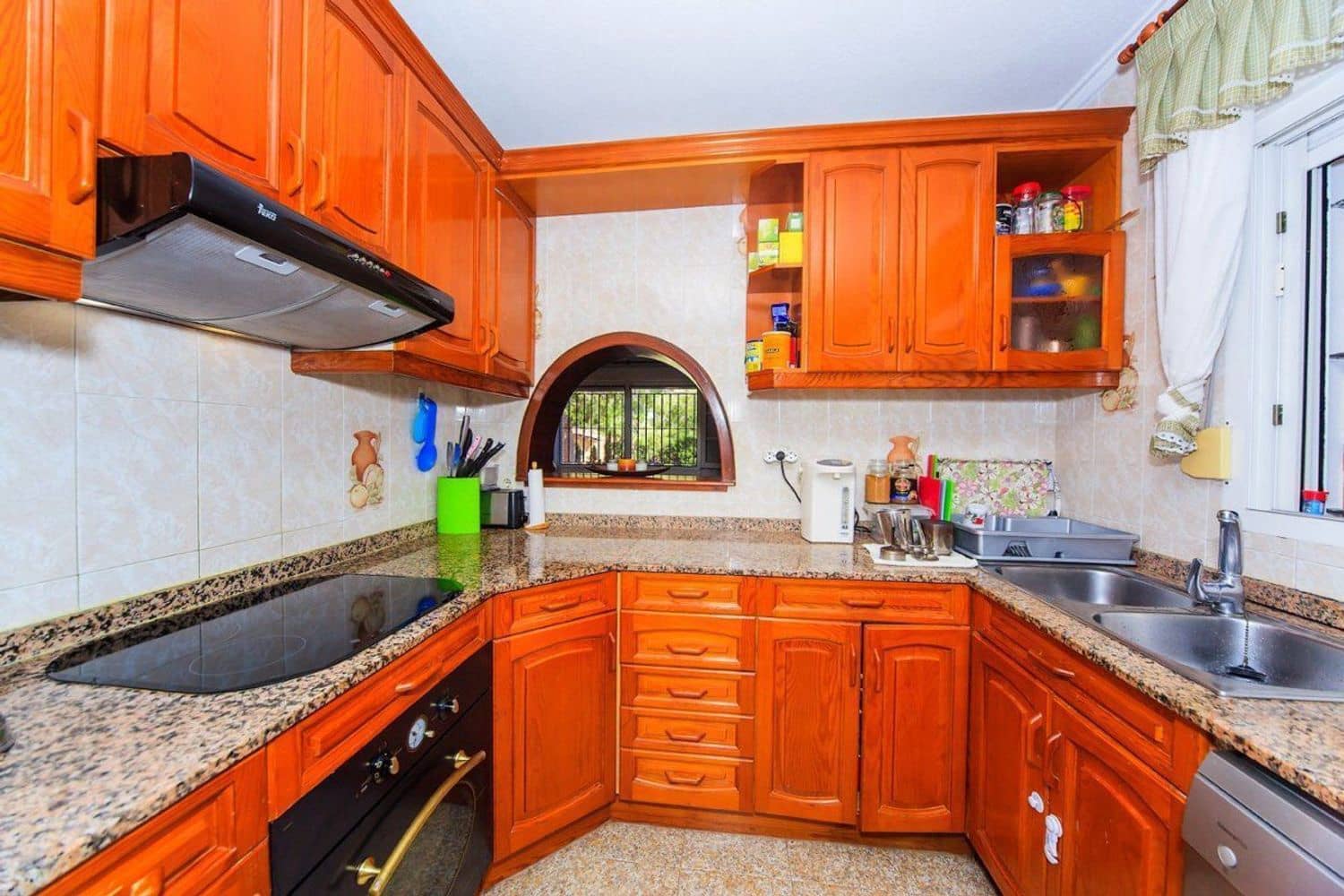 4 soverom Villa til salgs i Orihuela Costa med svømmebasseng garasje - € 490 000 (Ref: 9972459)