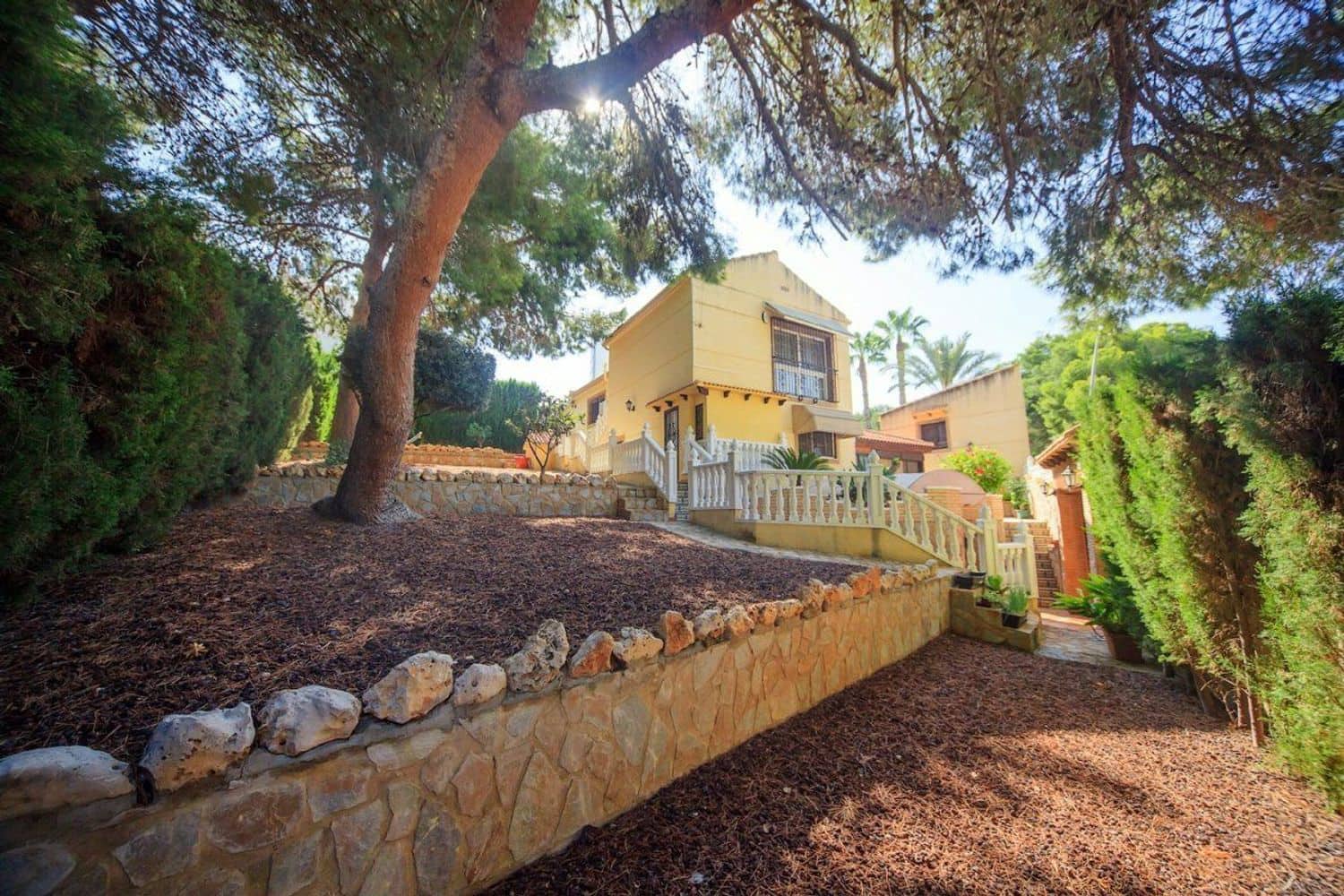 4 soverom Villa til salgs i Orihuela Costa med svømmebasseng garasje - € 490 000 (Ref: 9972459)