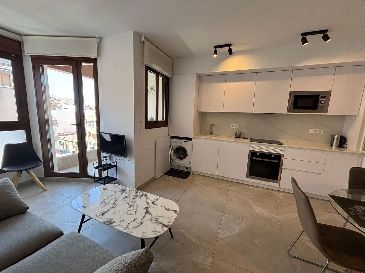 Apartamento de 2 habitaciones en Torrevieja en venta con piscina garaje - 299.000 € (Ref: 9976723)
