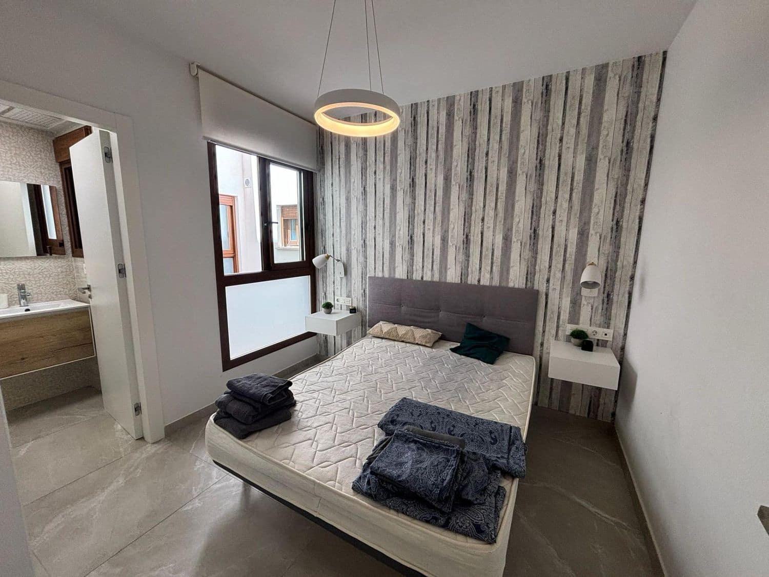 Apartamento de 2 habitaciones en Torrevieja en venta con piscina garaje - 299.000 € (Ref: 9976723)