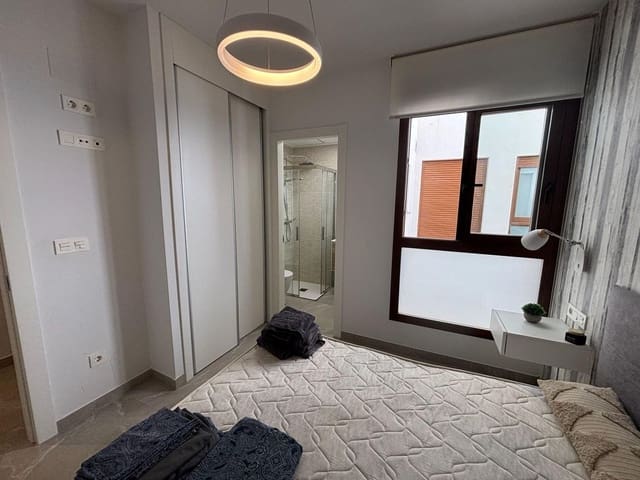Apartamento de 2 habitaciones en Playa de los Locos, Torrevieja en venta con piscina garaje - 299.000 € (Ref: 9976723)