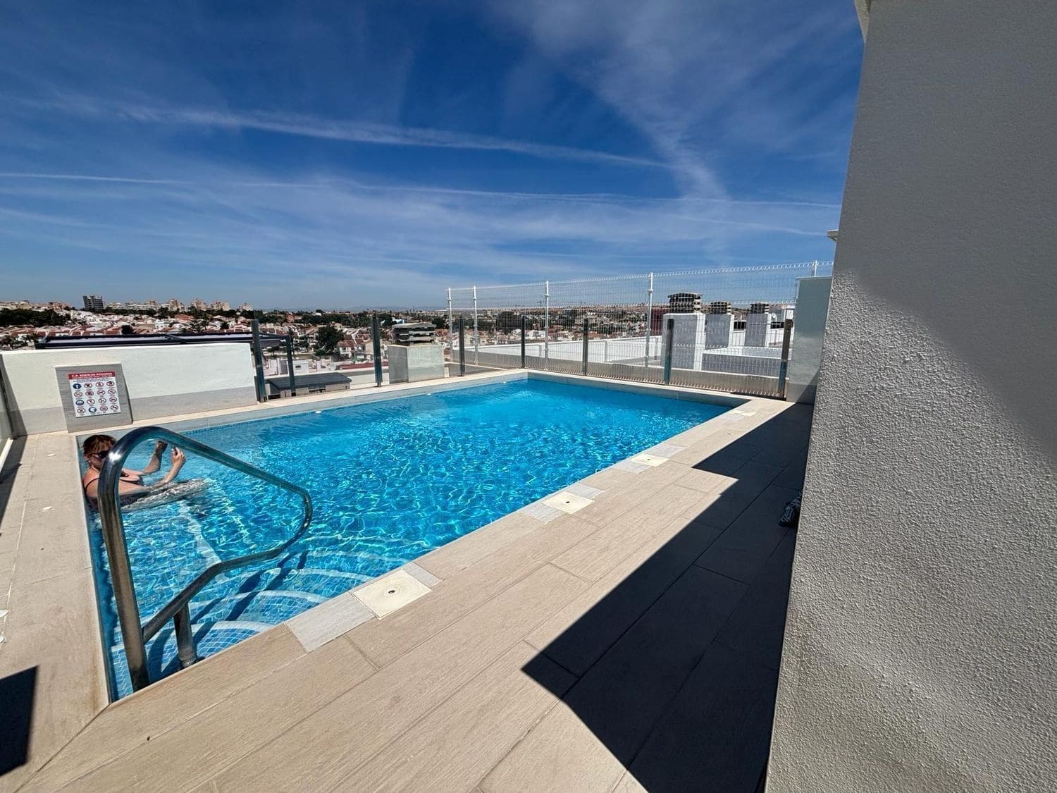 Apartamento de 2 habitaciones en Torrevieja en venta con piscina garaje - 299.000 € (Ref: 9976723)