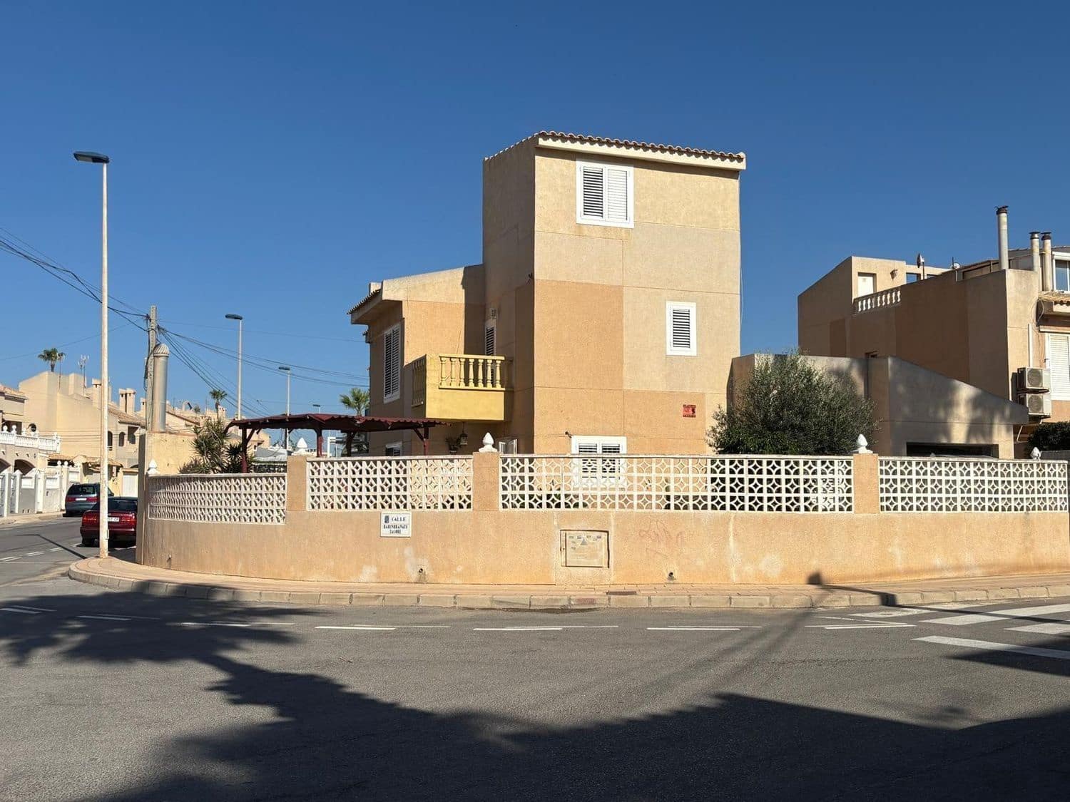 4 bedroom Townhouse for sale in Alicante / Alacant city with pool garage - € 320,000 (Ref: 9976724)