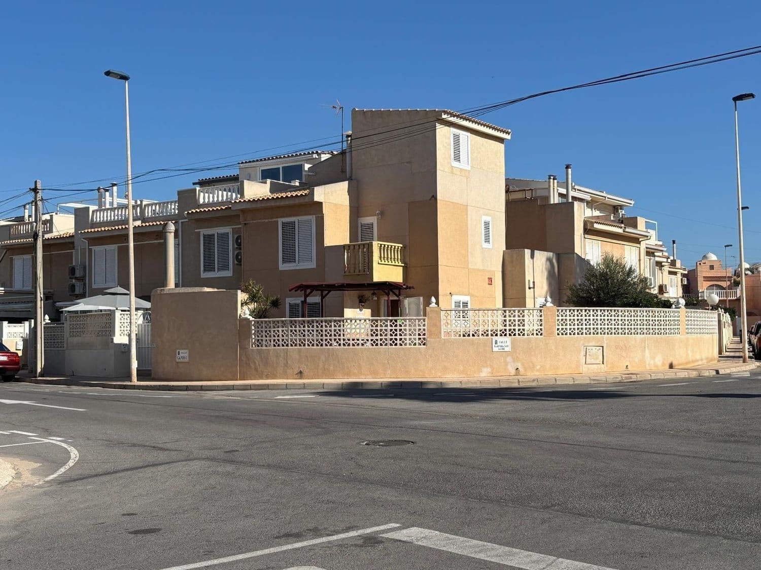 4 bedroom Townhouse for sale in Alicante / Alacant city with pool garage - € 320,000 (Ref: 9976724)