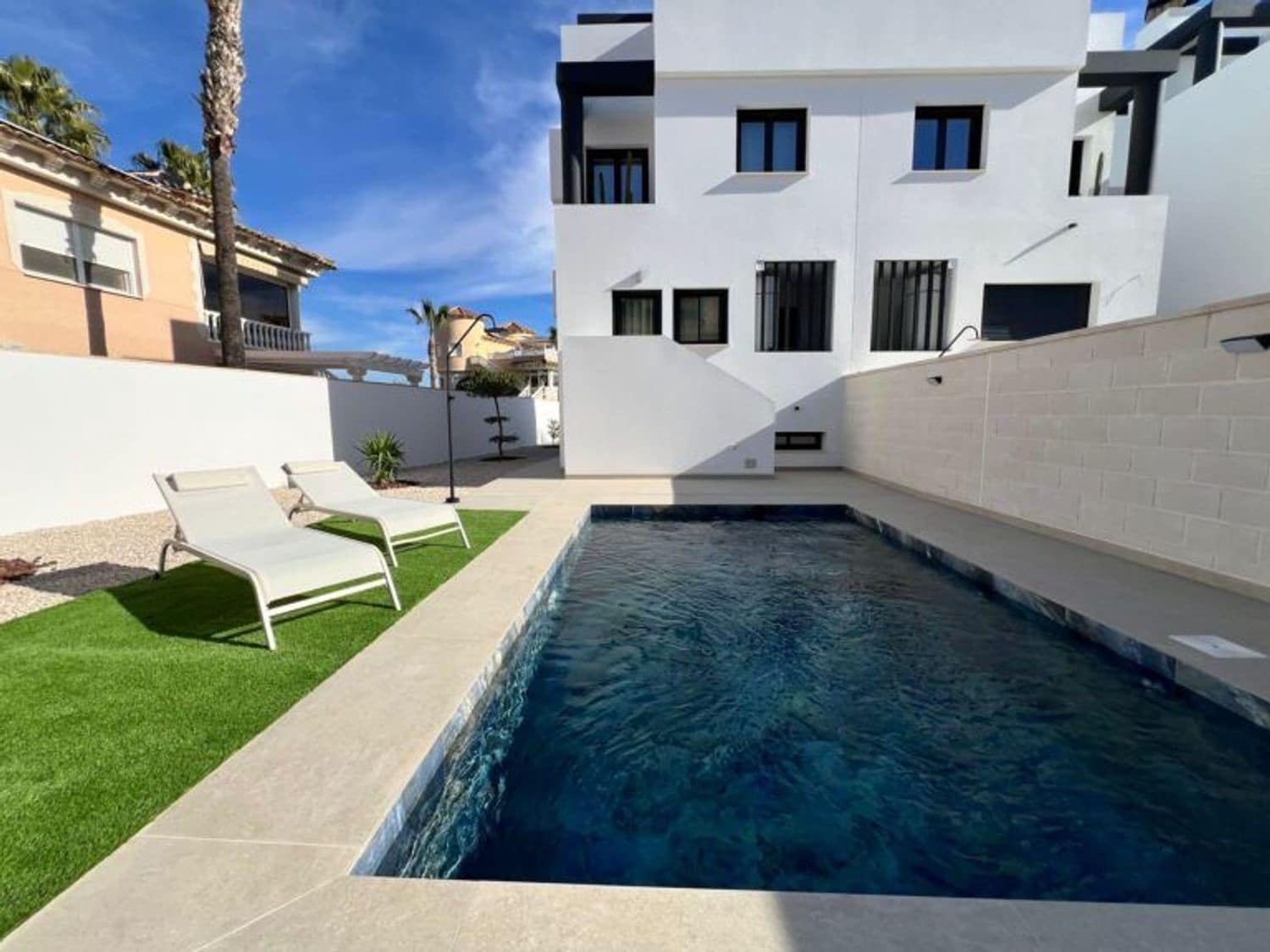 Casa de 3 habitaciones en Alicante / Alacant ciudad en venta con piscina garaje - 319.000 € (Ref: 9980205)