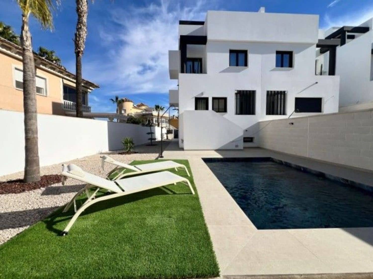 Casa de 3 habitaciones en Alicante / Alacant ciudad en venta con piscina garaje - 319.000 € (Ref: 9980205)