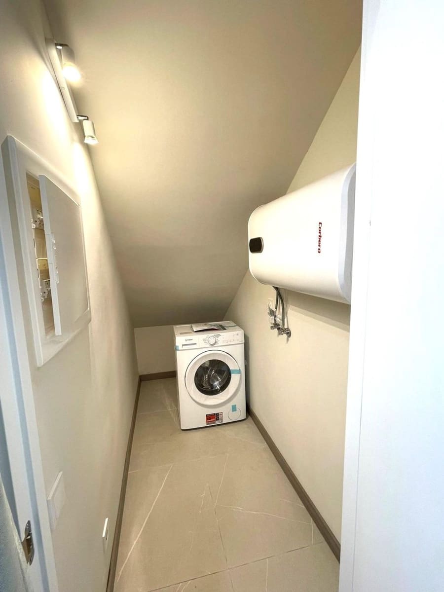 2 soveværelse Lejlighed til salg i Alicante by med garage - € 249.000 (Ref: 9999539)