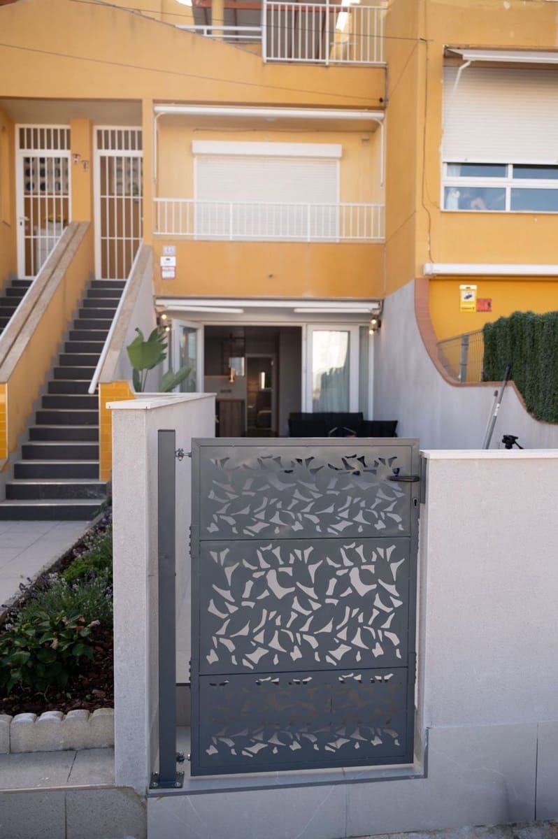 2 soveværelse Lejlighed til salg i Alicante by med garage - € 249.000 (Ref: 9999539)