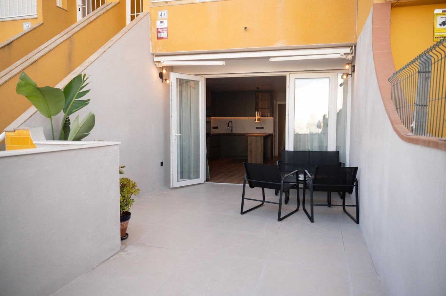 2 soveværelse Lejlighed til salg i Alicante by med garage - € 249.000 (Ref: 9999539)