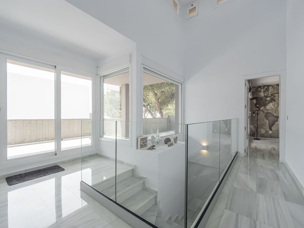 5 bedroom Villa for sale in Marbella with garage - € 1,645,000 (Ref: 7199921)