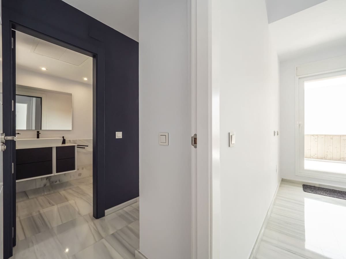 5 bedroom Villa for sale in Marbella with garage - € 1,645,000 (Ref: 7199921)