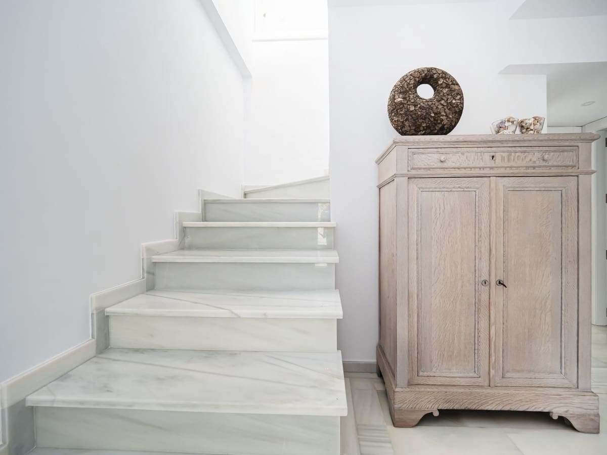 5 bedroom Villa for sale in Marbella with garage - € 1,645,000 (Ref: 7199921)