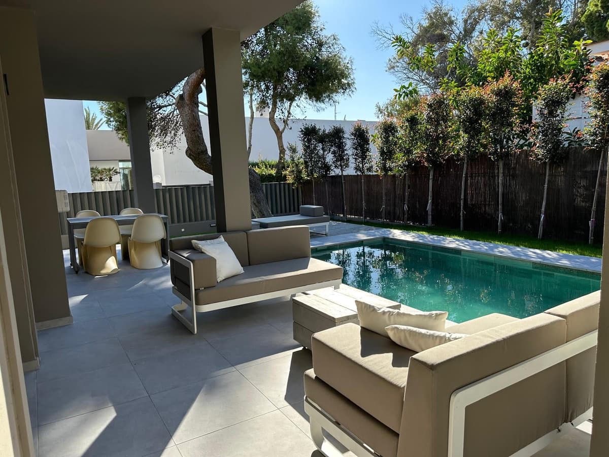 5 bedroom Villa for sale in Marbella with garage - € 1,645,000 (Ref: 7199921)