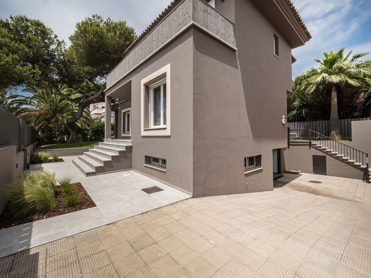 5 bedroom Villa for sale in Marbella with garage - € 1,645,000 (Ref: 7199921)