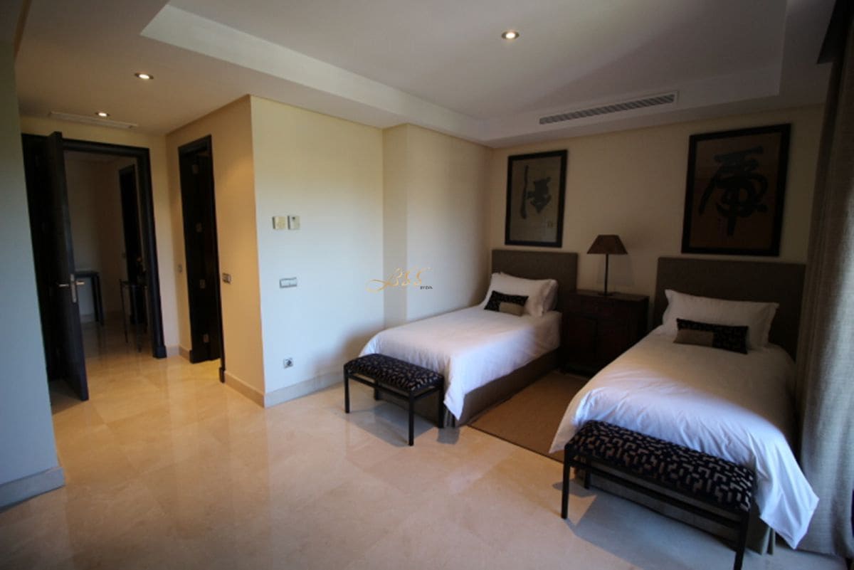 3 bedroom Penthouse for rent in Puerto Banus - € 12,000 (Ref: 9360179)