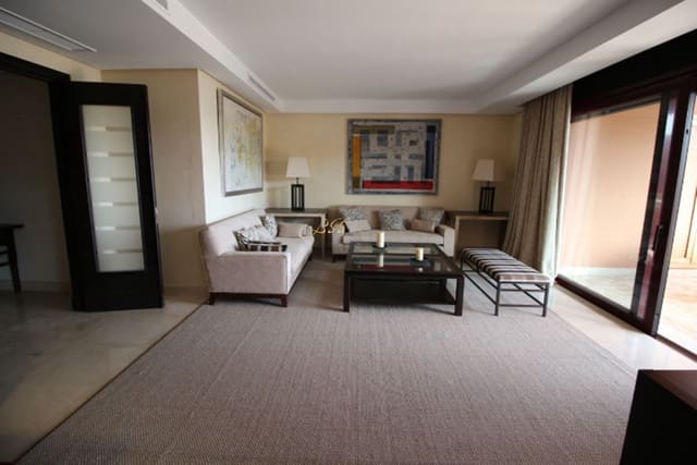 3 bedroom Penthouse for rent in Puerto Banus, Marbella - € 12,000 (Ref: 9360179)