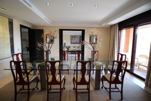 3 bedroom Penthouse for rent in Puerto Banus, Marbella - € 12,000 (Ref: 9360179)